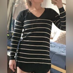 Old Navy black and ivory stripe lightweight sweater- XS